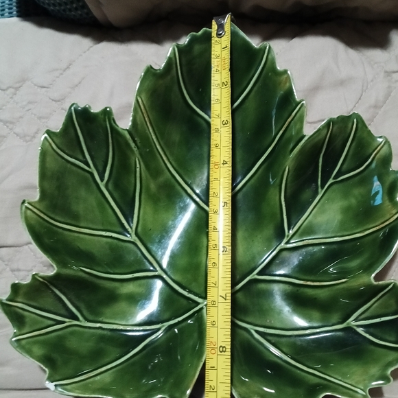 ((Listing#177)) Green Leaf Bowl - Picture 5 of 6